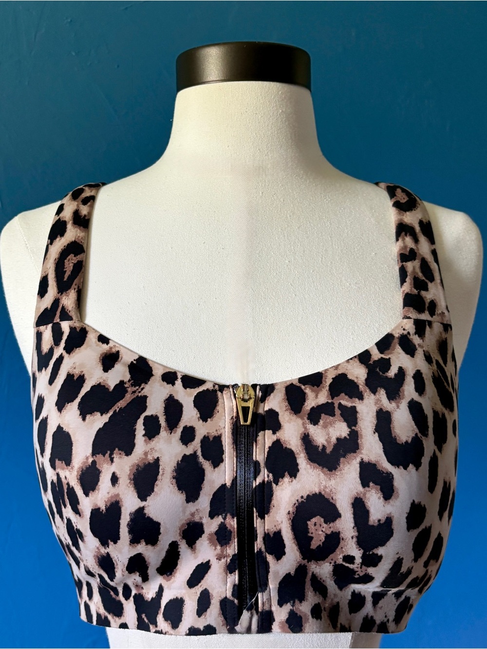 Victoria Secret Leopard Knockout Sports Bra Size 34D Gold Zip Front Pads Gym